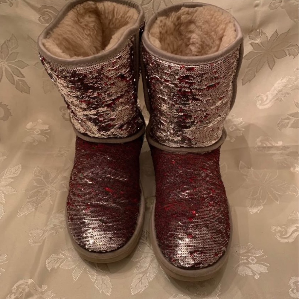 UGG CLASSIC SEQUIN BOOT